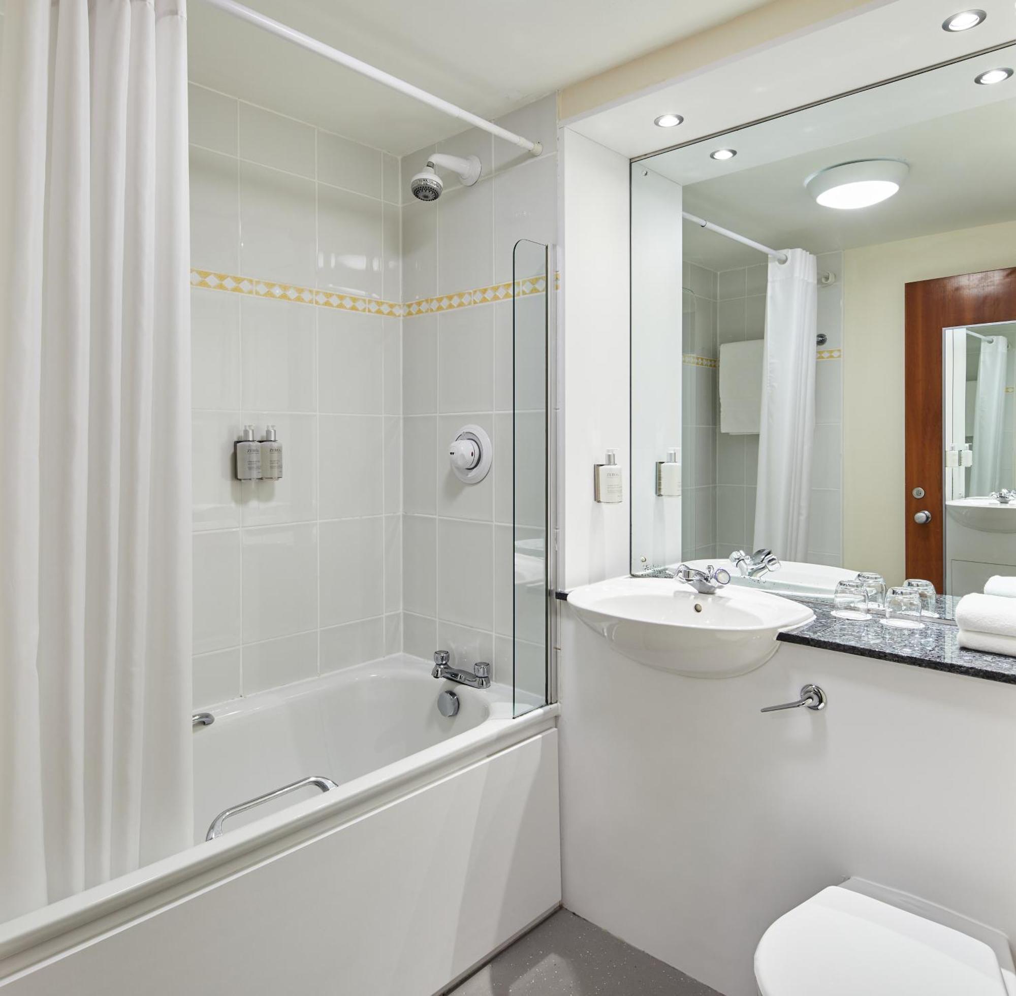 Leonardo Inn Aberdeen Airport Dyce Buitenkant foto